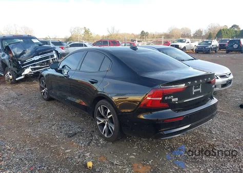 2023 Volvo S60 B5 Plus Dark Theme z USA, uszkodzony, nr VIN 7JRL12TW5PG234370